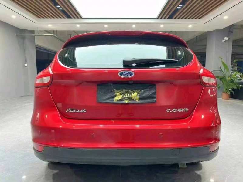 成都20年福特福克斯7