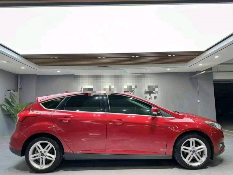 成都20年福特福克斯8