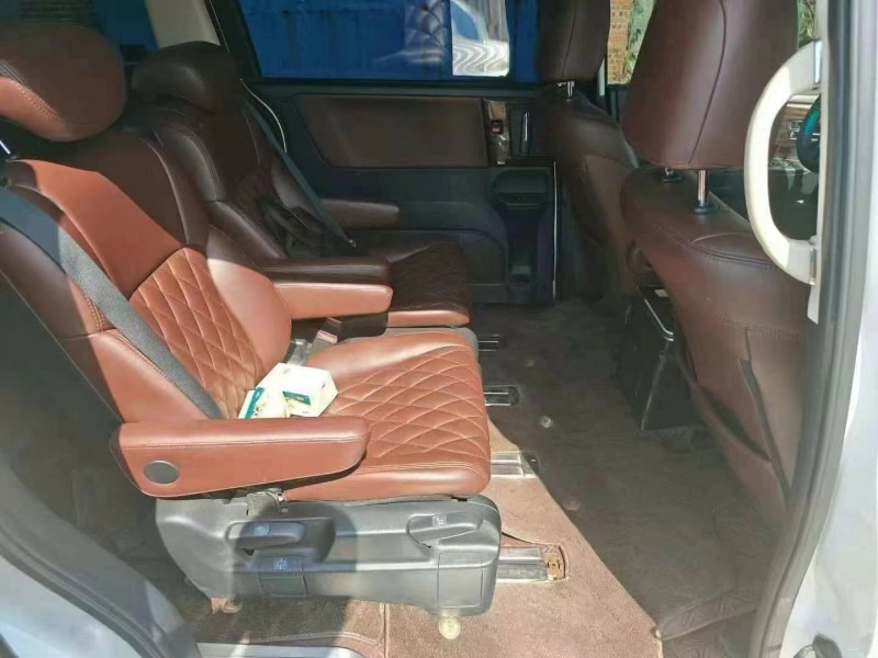 济宁18年本田艾力绅3