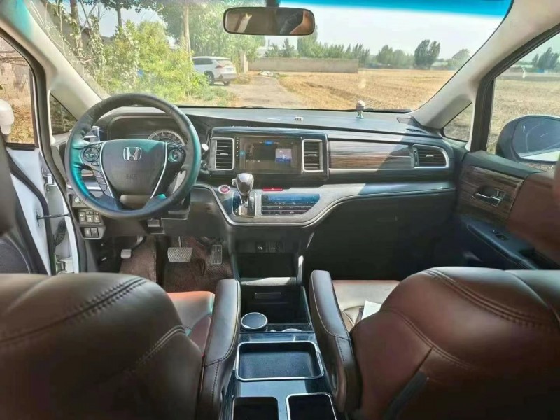 济宁18年本田艾力绅4