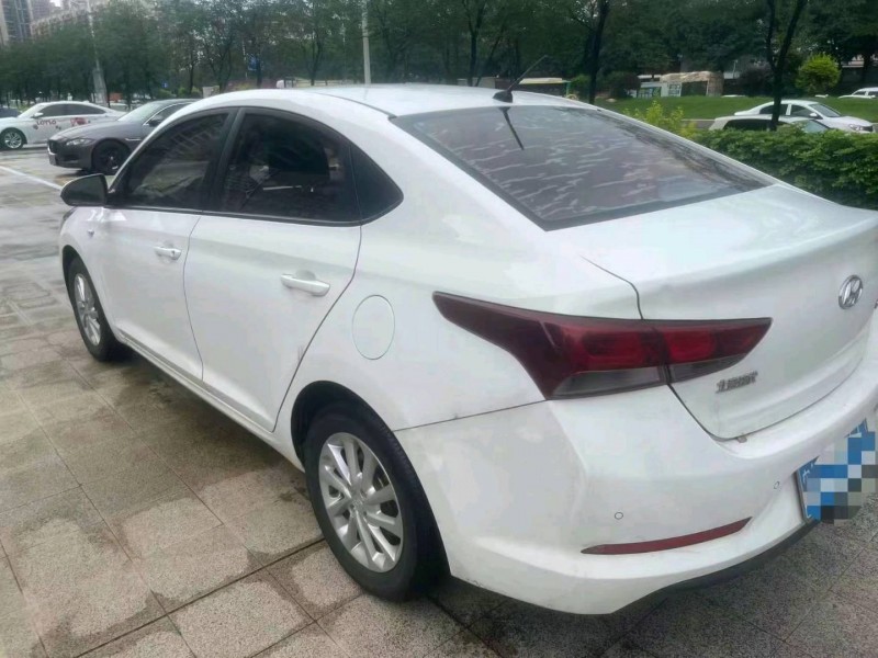 佛山16年现代悦纳5