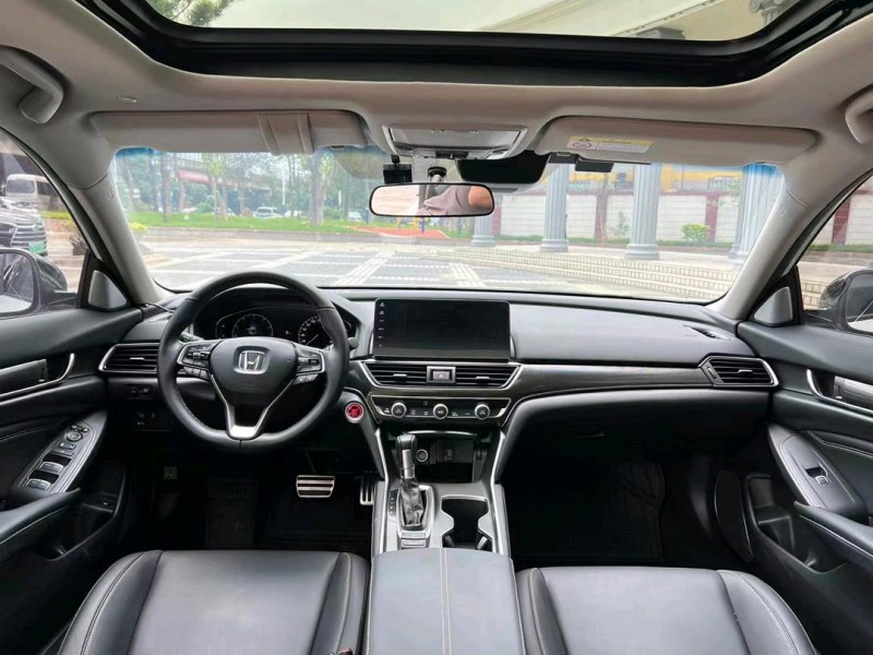 东莞22年本田雅阁8