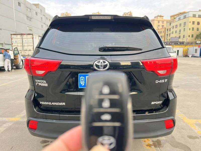 佛山23年丰田汉兰达9