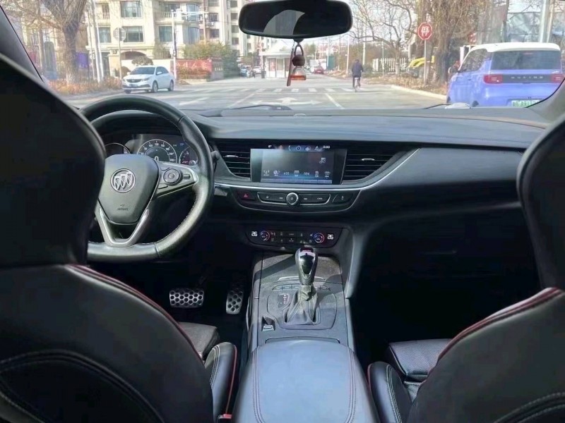 青岛19年别克君威3