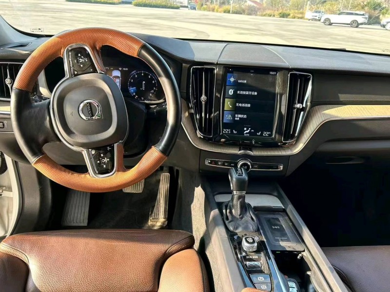 重庆20年沃尔沃XC602