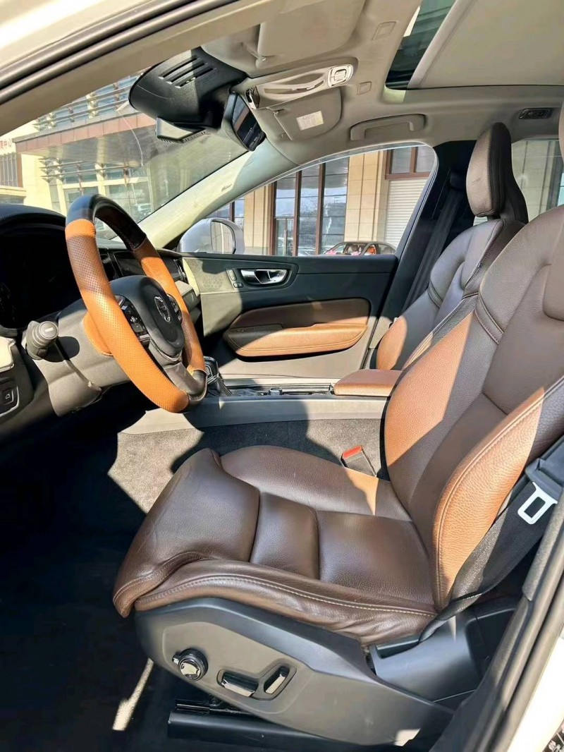 重庆20年沃尔沃XC607