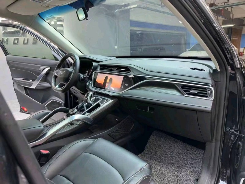 成都20年吉利博越7