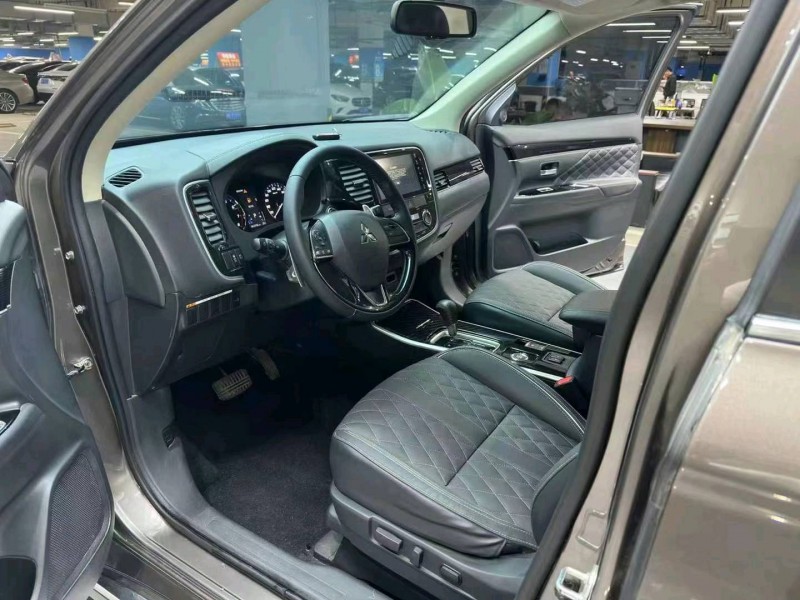 成都21年三菱欧蓝德5