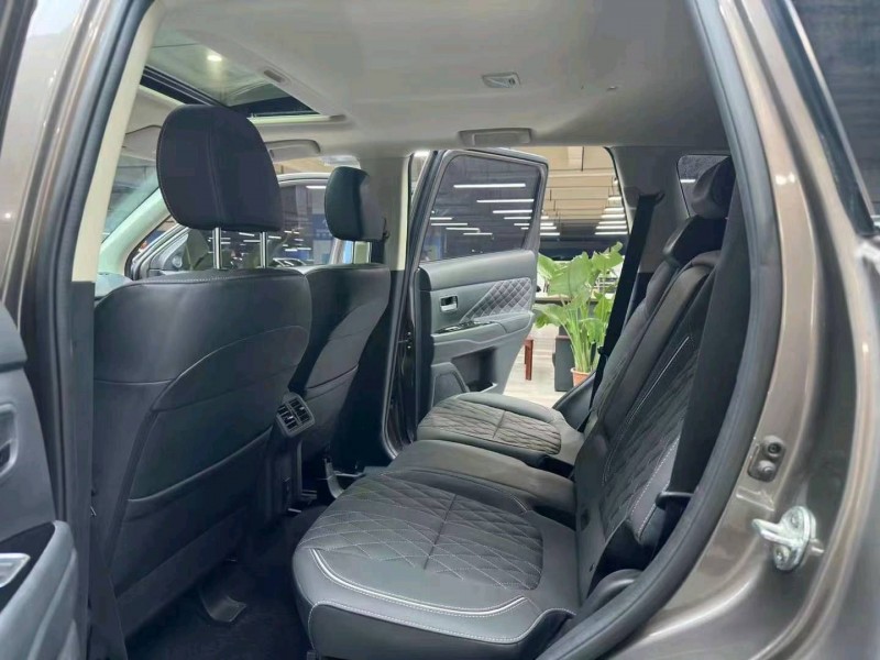 成都21年三菱欧蓝德6