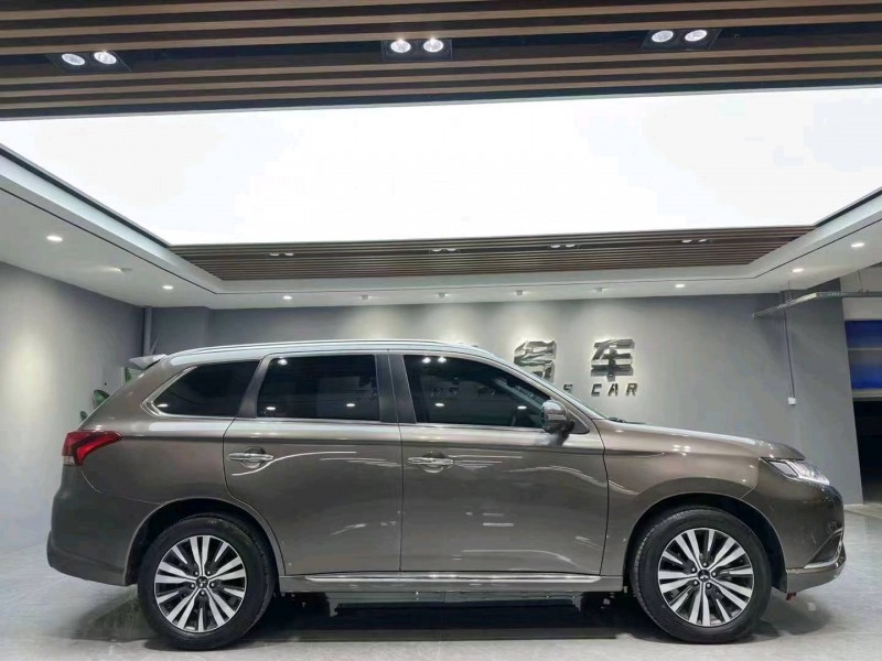 成都21年三菱欧蓝德8