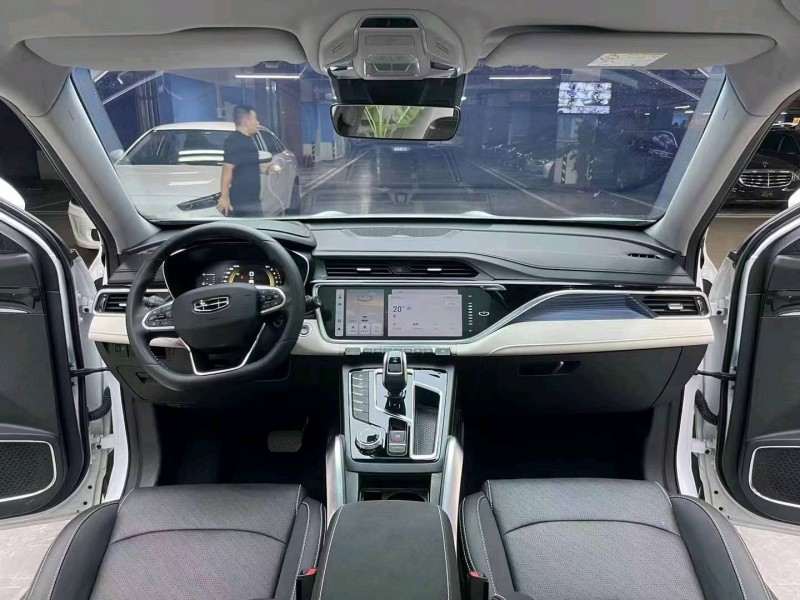 成都21年吉利博越4