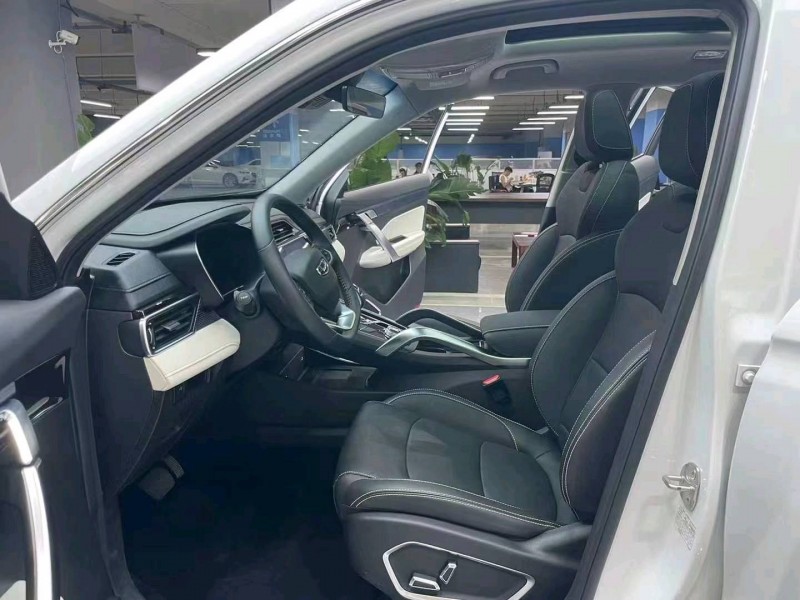 成都21年吉利博越5