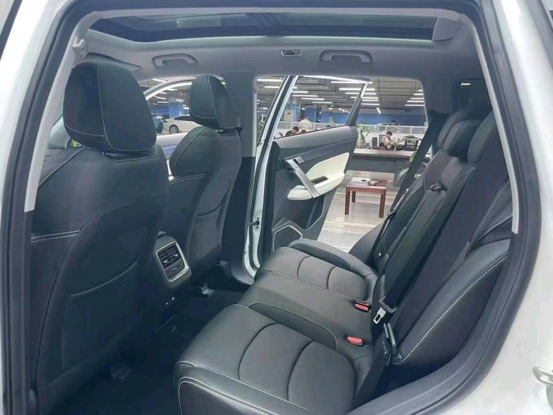 成都21年吉利博越6