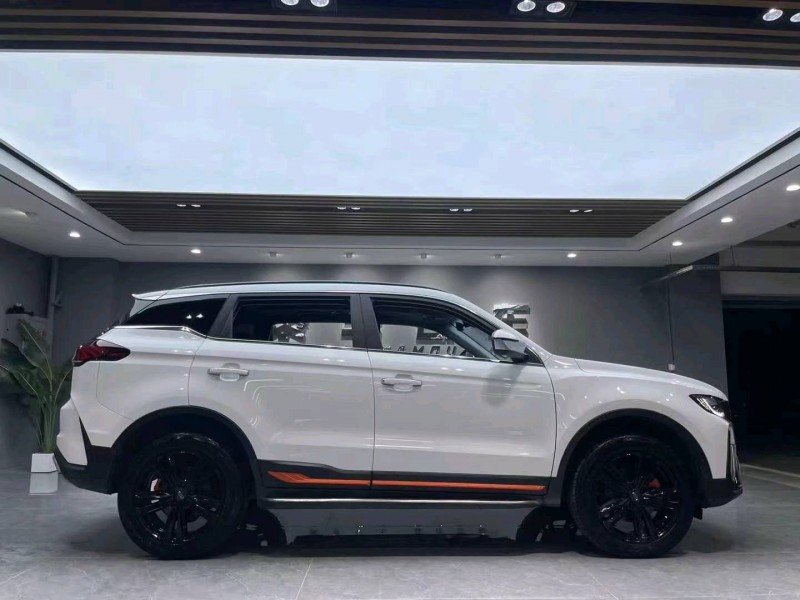 成都21年吉利博越8