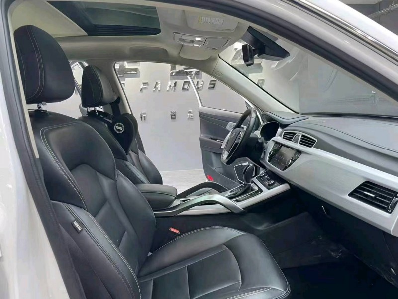 成都18年吉利博越9