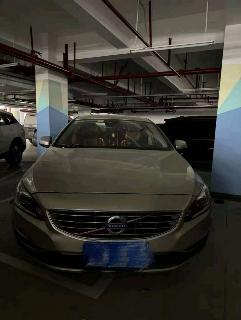 重庆16年沃尔沃S60L1