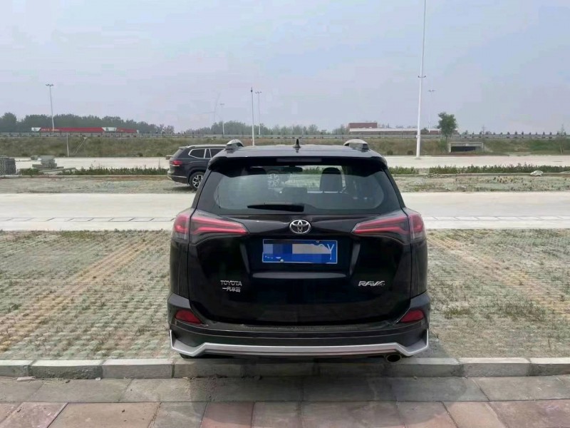 东营19年丰田RAV4荣放8