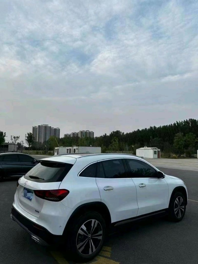 东营22年奔驰GLA5