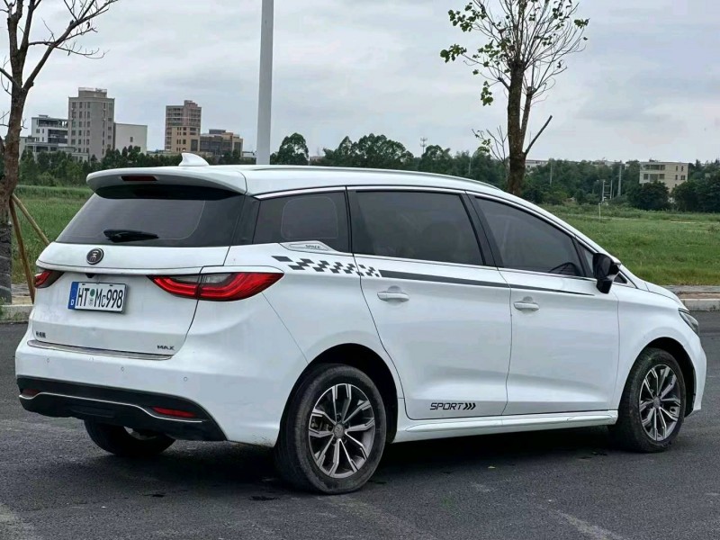 汕头19年比亚迪宋MAX4