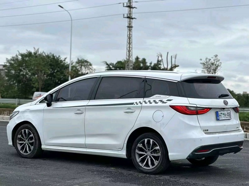 汕头19年比亚迪宋MAX6