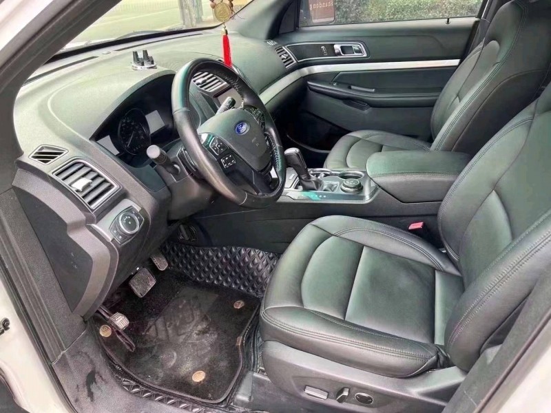 济宁16年福特探险者5