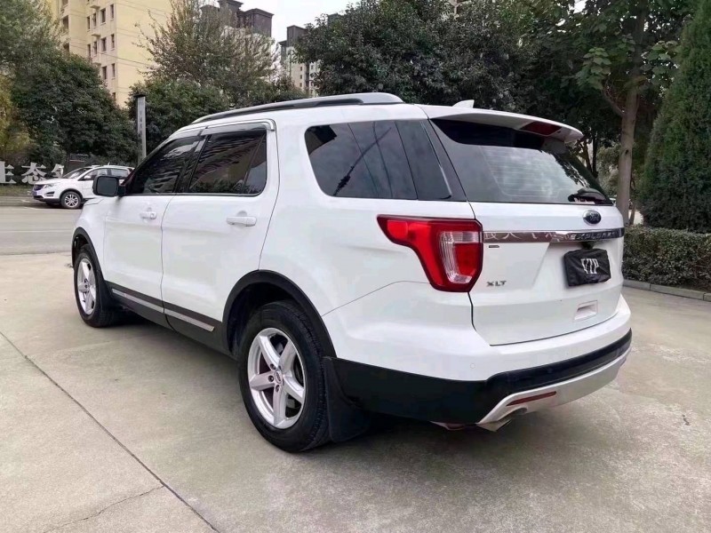 济宁16年福特探险者8