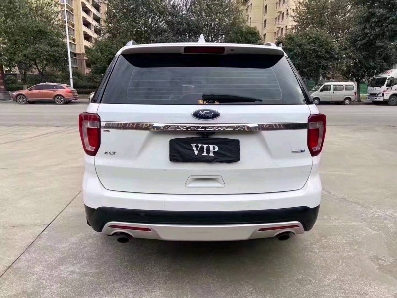 济宁16年福特探险者9