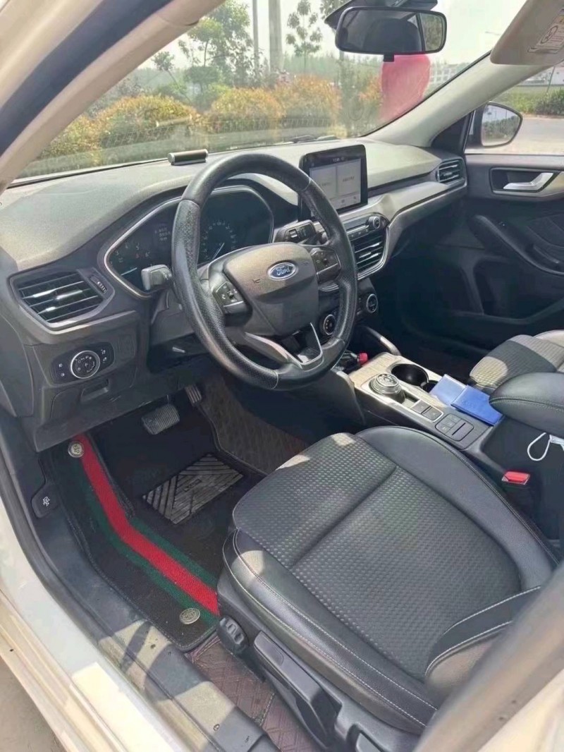 菏泽19年福特福克斯4