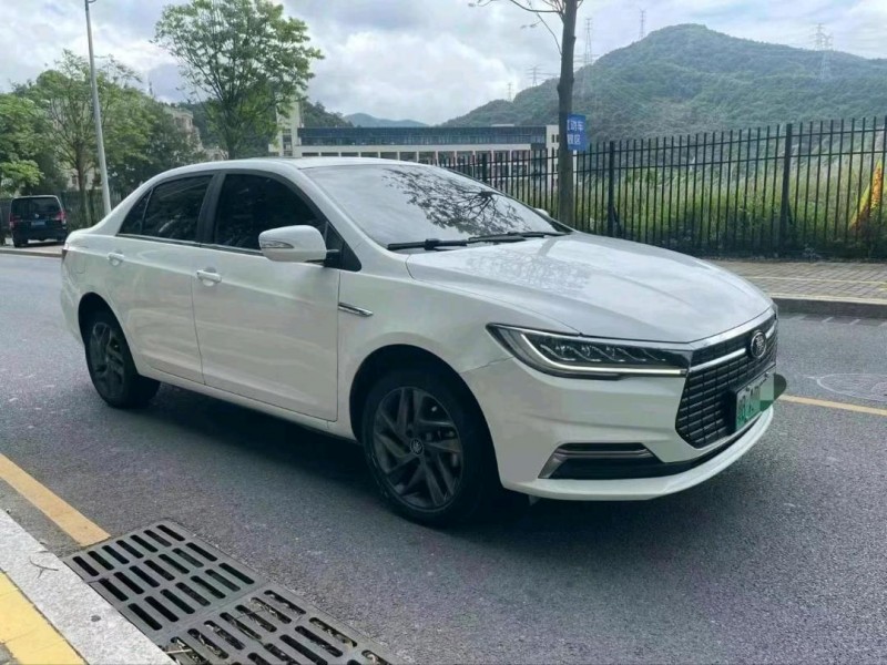 广州21年比亚迪秦2