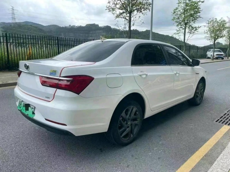 广州21年比亚迪秦8