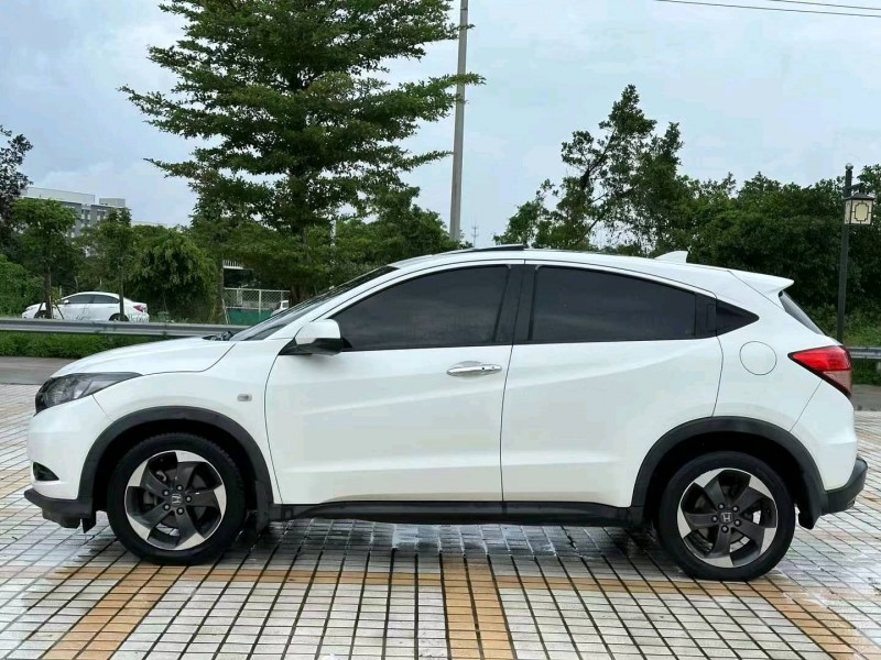 汕头16年本田缤智2