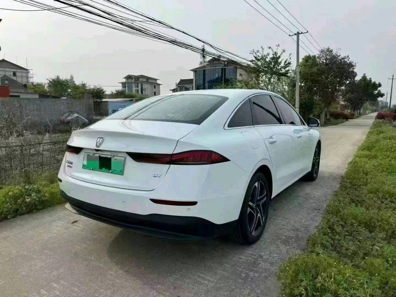 嘉興24年榮威D76
