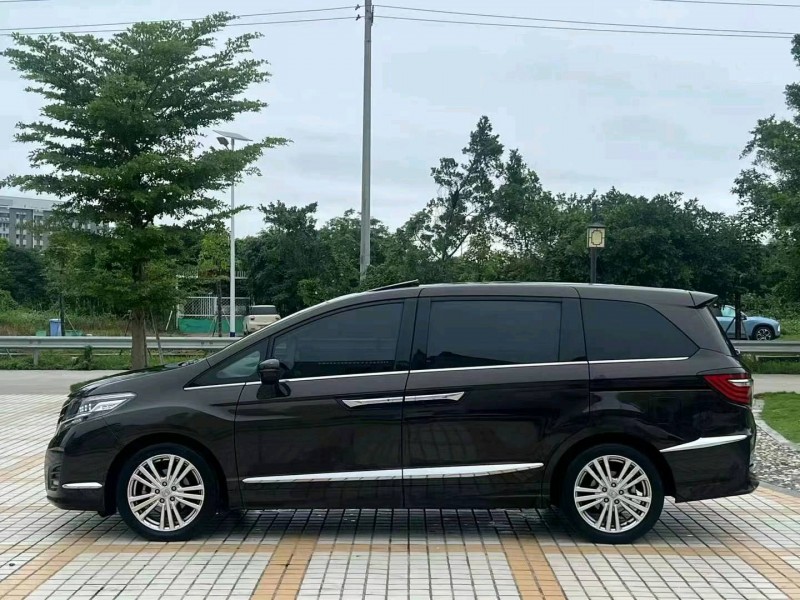 汕头18年本田艾力绅2