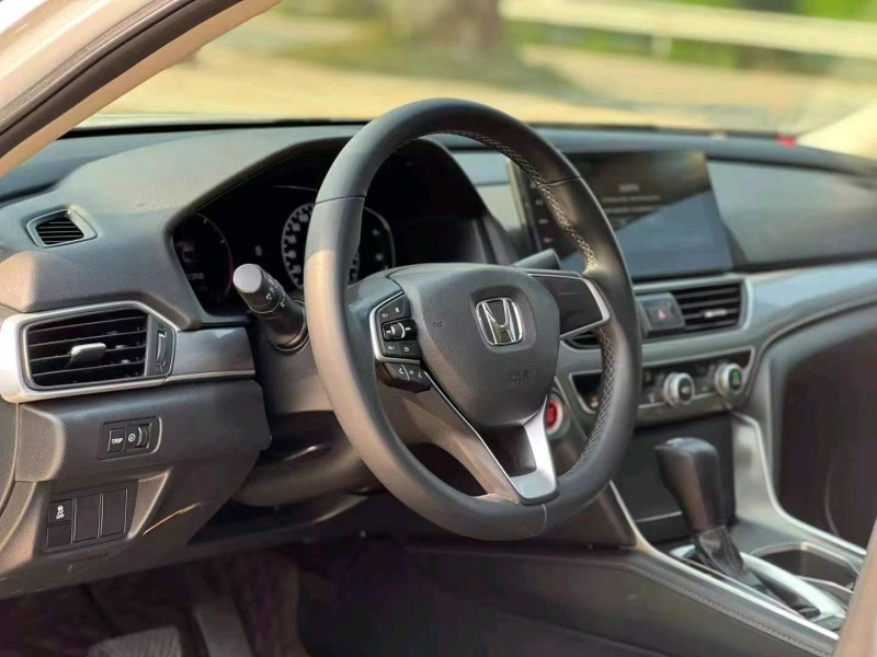 汕头21年本田雅阁5