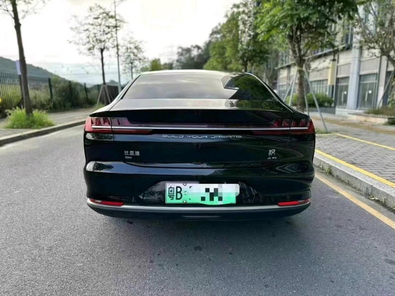 广州21年比亚迪汉8