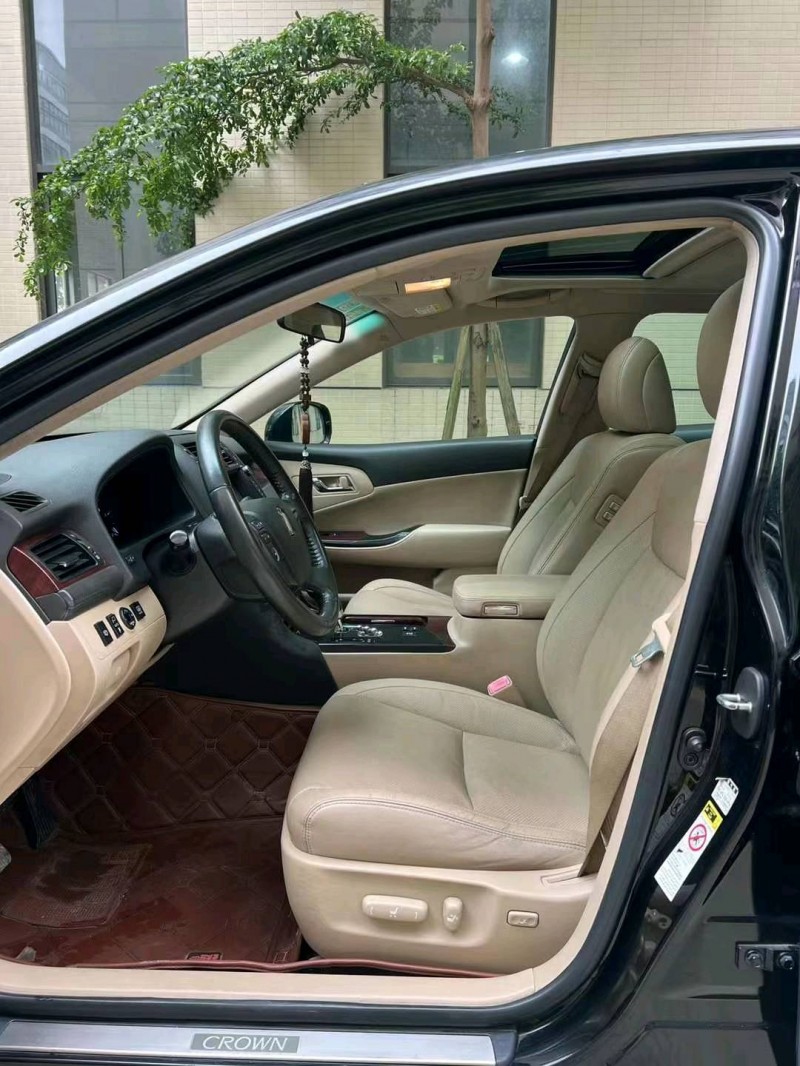 佛山12年丰田皇冠5