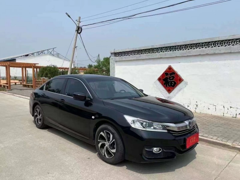 青岛17年本田雅阁3