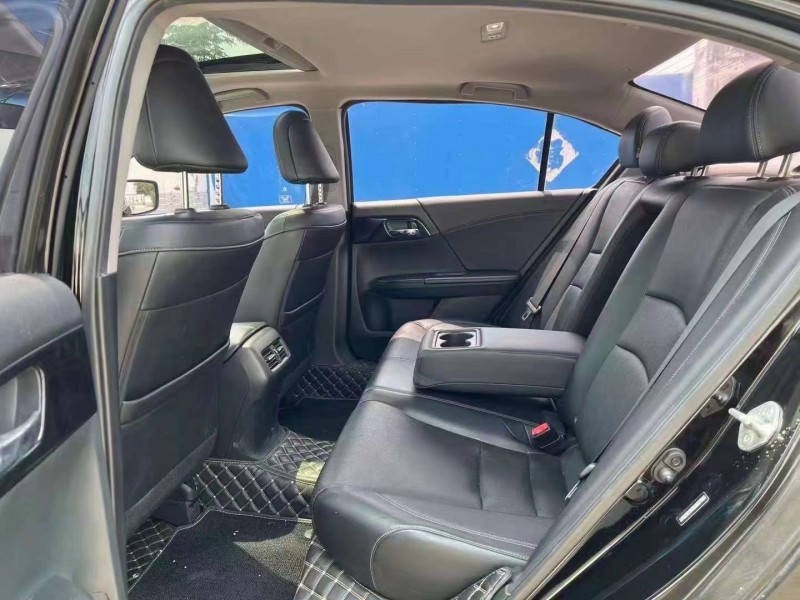 青岛17年本田雅阁6