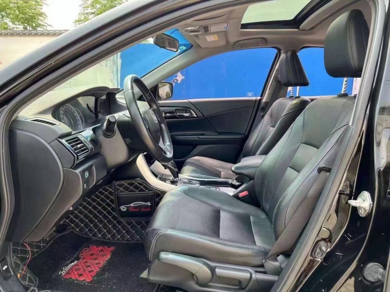 青岛17年本田雅阁7