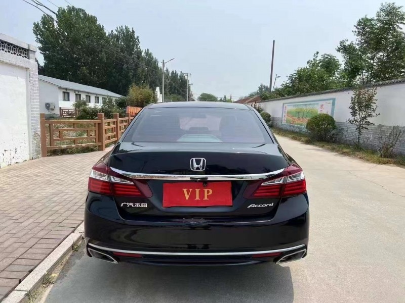 青岛17年本田雅阁9