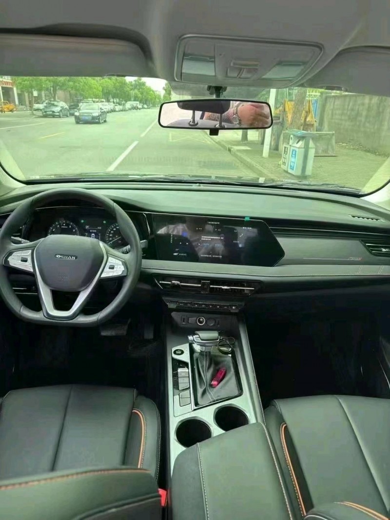 上海22年長安汽車歐尚8