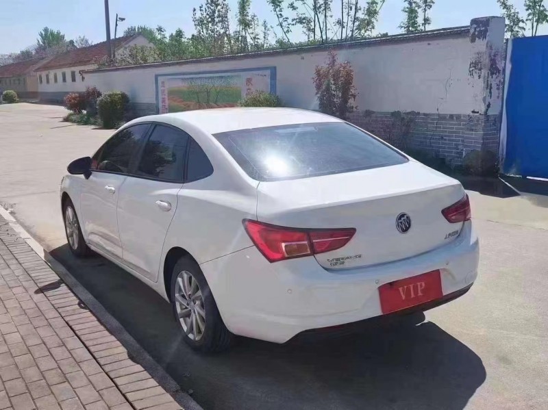 青岛17年别克威朗4