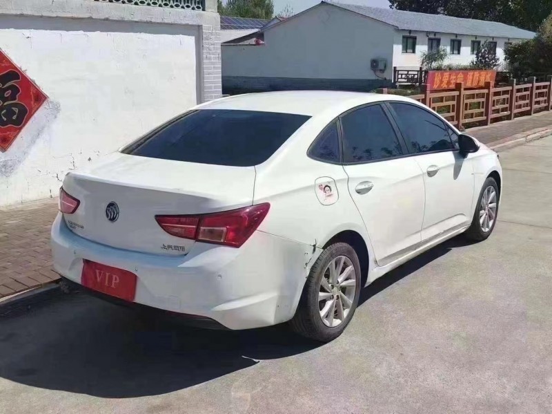 青岛17年别克威朗5