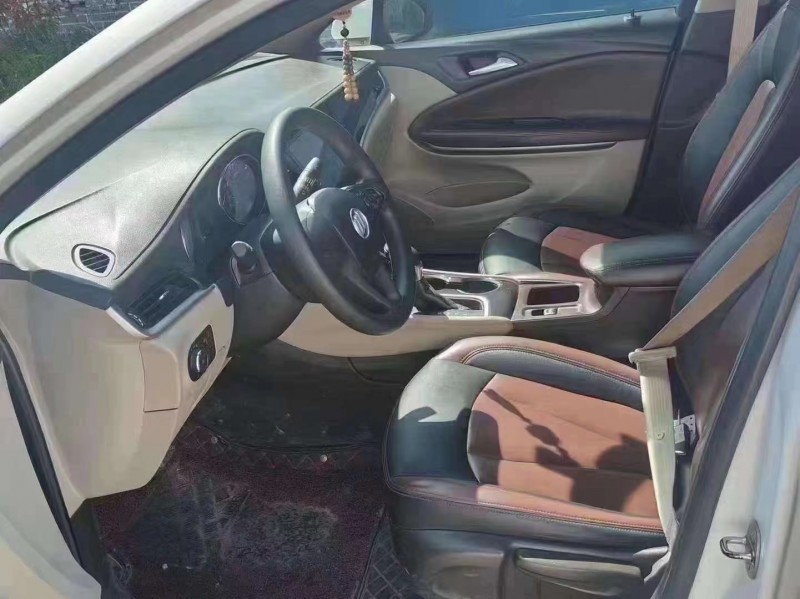 青岛17年别克威朗7