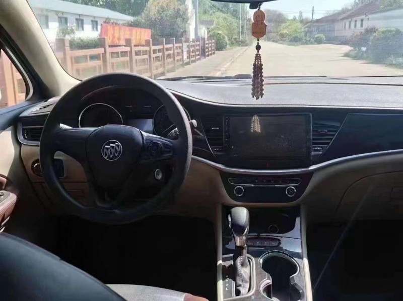 青岛17年别克威朗8