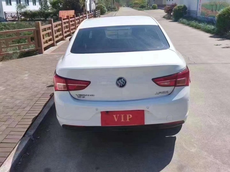 青岛17年别克威朗9