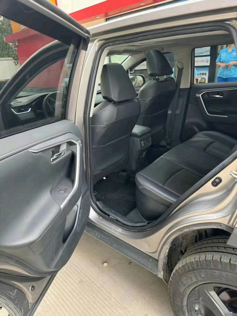 淮南20年豐田RAV4榮放5