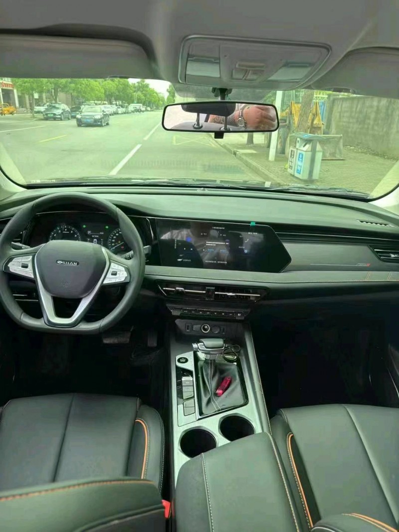 上海22年長安汽車歐尚5