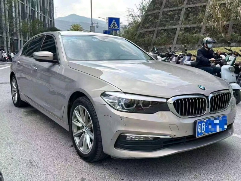 广州17年宝马5系3