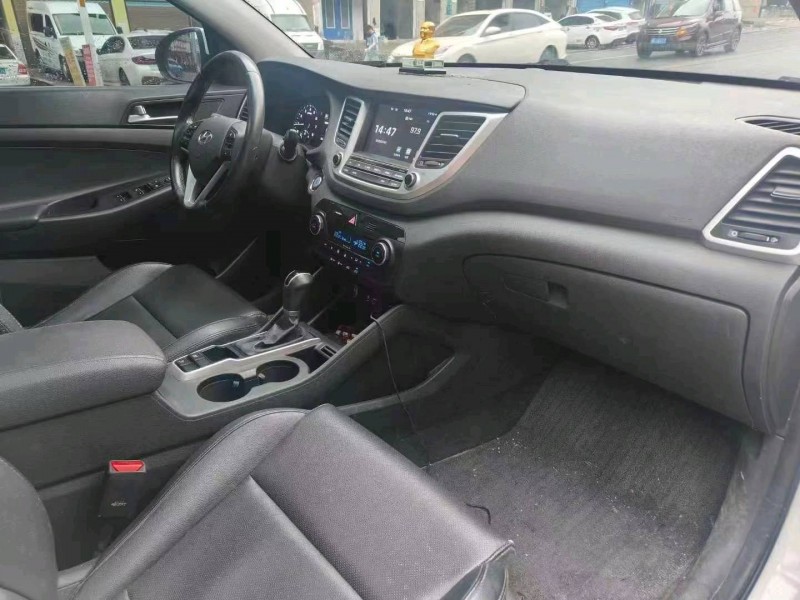 岳陽17年現代途勝6